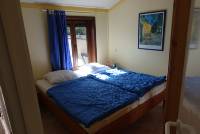 Schlafzimmer des Ferienhaus zwei der Familie Schmitz ist mit einem Doppelbett ausgestattet
